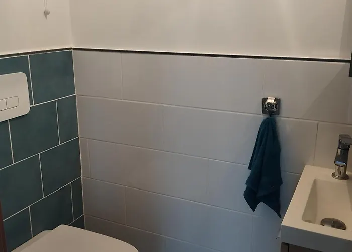 T2 Vue Pyrenees Au Sud De *